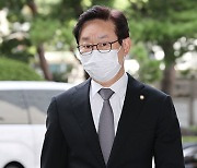 '패트 충돌' 민주당 공판..박범계 "정당한 공무집행" 주장