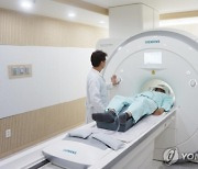 척추 MRI 건보 적용 내년 연기.."코로나로 급여 협의 등 지연"