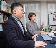 악플 읽어주는 부모..이대 연구팀 "아동 유튜브 3%서 학대"