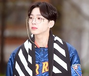 라이관린, 길거리 흡연 이후 8세 연상女와 열애설까지..자필사과문 게재 [전문]