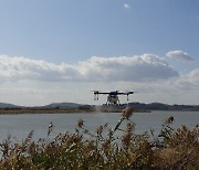 드론·살수차량 동원, 영암호 철새도래지 AI 방역 총력