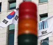 '윤석열 직무배제' 반발..일선 검찰청 평검사 회의 움직임