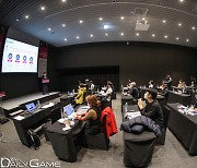 [포토] 충남 게임사 신작 발표에 집중한 참가자들