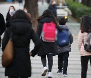 학생·교직원 확진 하루 새 56명 늘어..전국 200개교 등교중단