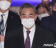 이인영-왕이 만남 무산에 통일부 "퇴짜 맞은 것 아냐" 해명