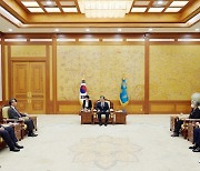 문재인 대통령, 왕이 중국 외교부장 겸 국무위원 접견