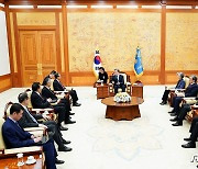 [속보]시진핑 "문재인 대통령과의 우정·상호신뢰 매우 중요"