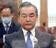 왕이 中 외교부장, "시진핑 방한, 코로나 통제에 달려"