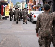 군, 거리두기 2.5단계 격상..12월 7일까지 휴가·외출 중단