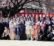 '아베 벚꽃모임' 검찰 수사에 요동치는 일본 정치권