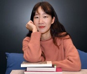 [2020 한국일보문학상] "일상의 언어로는 포착되지 않는, 삶의 미세한 결을 그리고 싶어요"