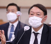 윤석열 검찰총장, "직무배제 효력 멈춰달라" 집행정지 신청 제기