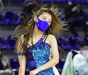 [MD포토] 치어리더 김한슬 '아름다운 댄스 응원'