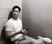 김수현, '흑백' 필터가 대수? 무채색 뚫고 빛나는 비주얼 [★SHOT!]