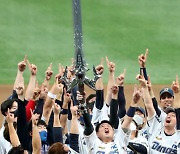 '집행검 세리머니'에  MLB닷컴도 깜놀.. "힘과 지배의 상징"