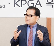 [포토]인사말하는 김영진 대표