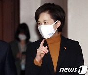 사회관계장관회의 참석하는 유은혜·박능후