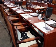 법사위 전체회의, 국민의힘 의원들의 빈 자리