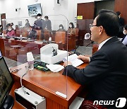 주호영 "어정쩡하게 법안 타협하면 부실입법..철저히 대응해야"