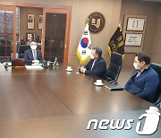 박상철 호남대 총장, 김덕모 광주그린카진흥원장과 환담