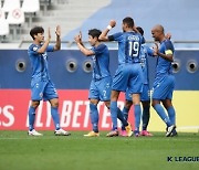 [S코어북] '김인성+주니오 골' 울산, 퍼스에 2-0 승..조 선두 유지