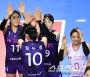 [포토] 김연경 '9연승을 기쁨을 후배들과 함께'