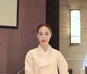 [포토] '궁중한복미 선발제전'에서 미소 짓는 한빛단 김민경 회장