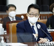 [포토]정보위 출석한 박지원 국정원장