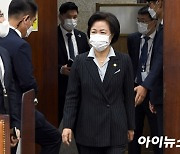 추미애 정면돌파.."윤석열 직무정지‧징계 청구, 적법절차 따른 것"[전문]