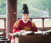 '철인왕후' 김정현 변신은 옳다, 낮밤 다른 캐릭터 스틸컷
