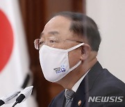 연구기관장 및 투자은행 전문가 간담회, 발언하는 홍남기 부총리