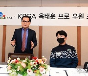 엔존B&F 김영진 사장 '평생 후원하곘습니다'[포토]