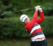 신지애, 4개홀 연속 버디..JLPGA 최종전 5타 줄이며 통산 60승 발판