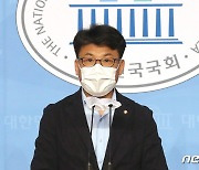 추-윤 동반퇴진론에 與 시끌..진성준 "어처구니 없다" vs 이상민 "악취나는 싸움"