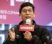 조국 "야비한 오독" vs 진중권 "또 생각 바뀌었느냐?"..불법 사찰 논쟁