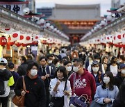 일본 코로나 일일 신규 확진 2700명 육박.. 역대 최다 기록