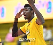 '케이타 31득점' KB, 대한항공에 3-1 역전승.. 3연승 질주