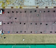 [Photo News] Students in line for COVID-19 testing in Gwangju