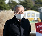 김종인, 시위격려하며 "국민, 추미애 너무너무 역겨워한다"