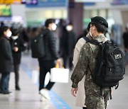 연천 신교대 이어 육군 상무대서도 무더기 확진..'군 집단감염 우려' 900여명 검사중