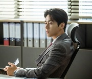 '스타트업' 팀장→상무 승진한 김선호, 비주얼까지 업그레이드