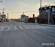 '쓰러지는 지역경제'..한산한 신철원 읍내 입구