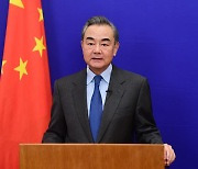 中 외교부 "왕이, 문정인 만나 신냉전·일방주의 반대 표명"