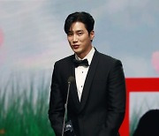 안보현, 베스트 초이스상까지 2관왕 "뽀시래기 분들께 감사"[2020 AAA]