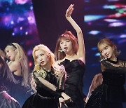 아이즈원 '무대는 진지하게'[★포토]