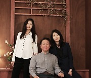 [사진]두 딸과 군산 찾은 최태원 SK 회장..청년 창업가에 '무한애정'