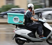 주문 폭증하는데 라이더 없자.."점심땐 1km 이내만 배달"