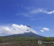 INDONESIA MOUNT ILI LEWOTOLOK ERUPTION