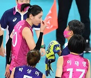 [포토] 김연경 '제 코 괜찮죠?'