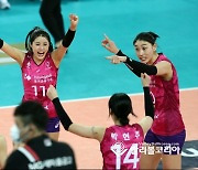 공격성공, 기뻐하는 김연경과 이다영.